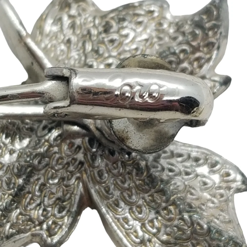 CORO VINTAGE 1950S SILVERTONE MAPLE LEAF CLIP ON EARRINGS